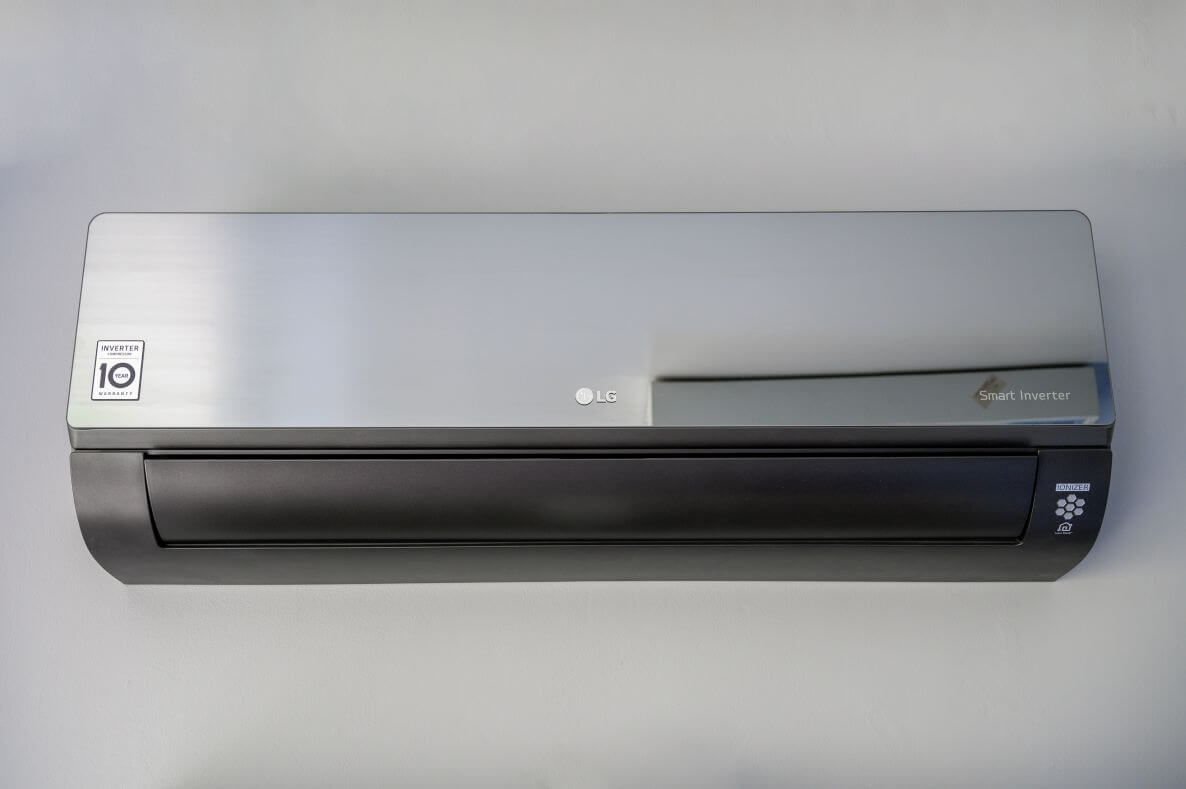 Klimatyzator LG ArtCool Mirror model AC12BH.NSJ