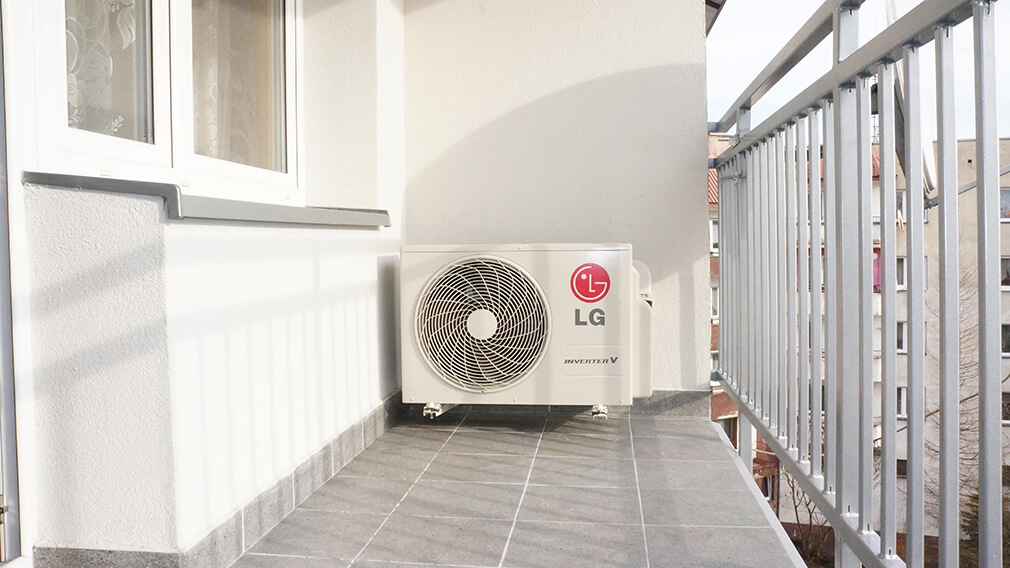 Montaż klimatyzacji LG z agregatem na balkonie Łódź Widzew