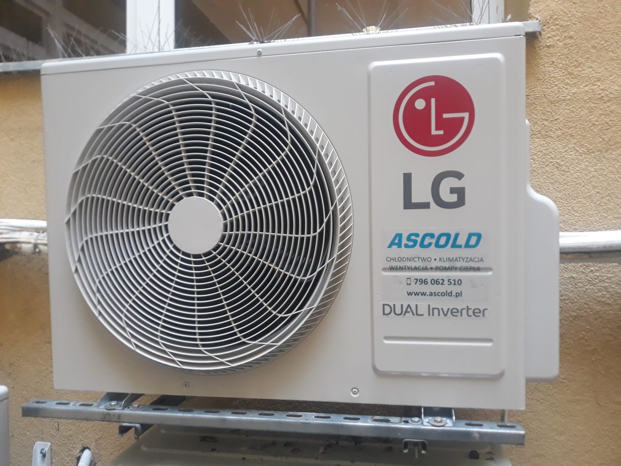 Montaż klimatyzatora LG obsługującego sklep Łódź Śródmieście
